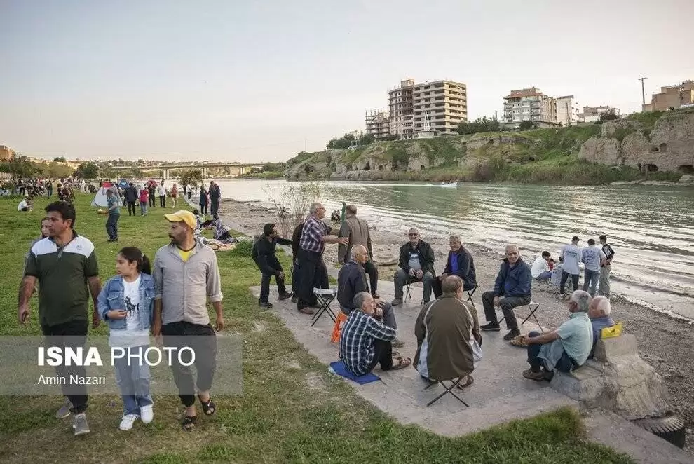 تصاویر - مسافران نوروزی در کنار رودخانه دز