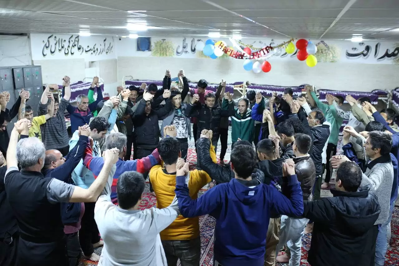 عید دیدنی با معتادان در حال درمان در یکی از کمپ های تهران  -  این بهار زنده می شویم