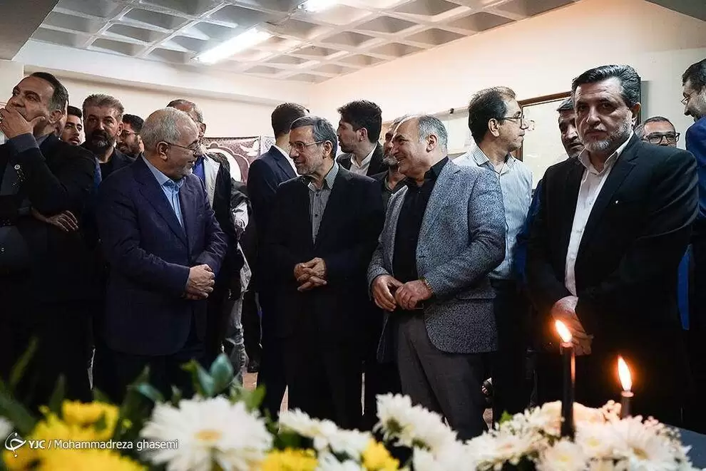 تصاویر - تشییع پیکر حمید بهبهانی، وزیر کار دولت احمدی نژاد