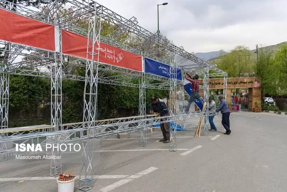 تصاویر - آماده سازی باغ گل جشنواره لاله های کرج