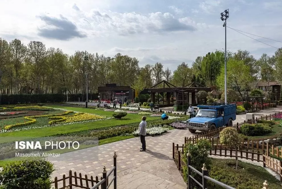 تصاویر - آماده سازی باغ گل جشنواره لاله های کرج