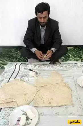 چیدمان ساده سفره غذای محمود احمدی نژاد در خانه اش روی پتو سبز قدیمی + عکس