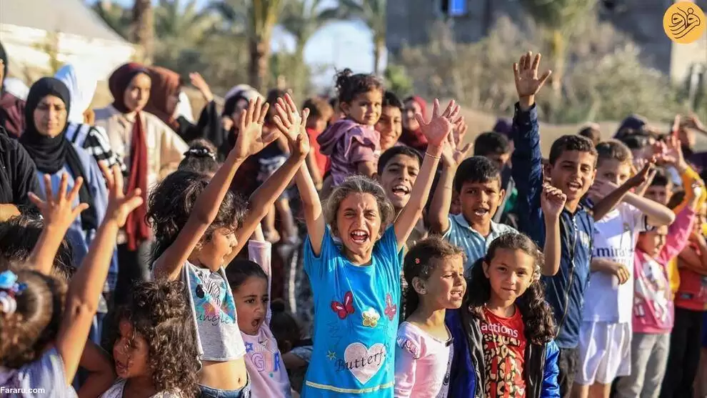 تصاویر - رقص دلقک با کودکان بی گناه قربانی جنگ غزه