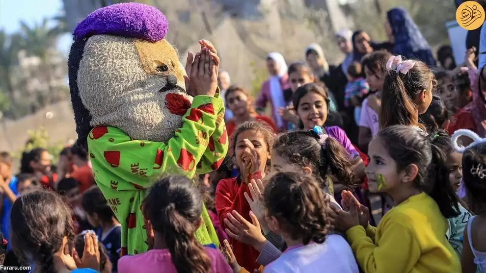 تصاویر - رقص دلقک با کودکان بی گناه قربانی جنگ غزه