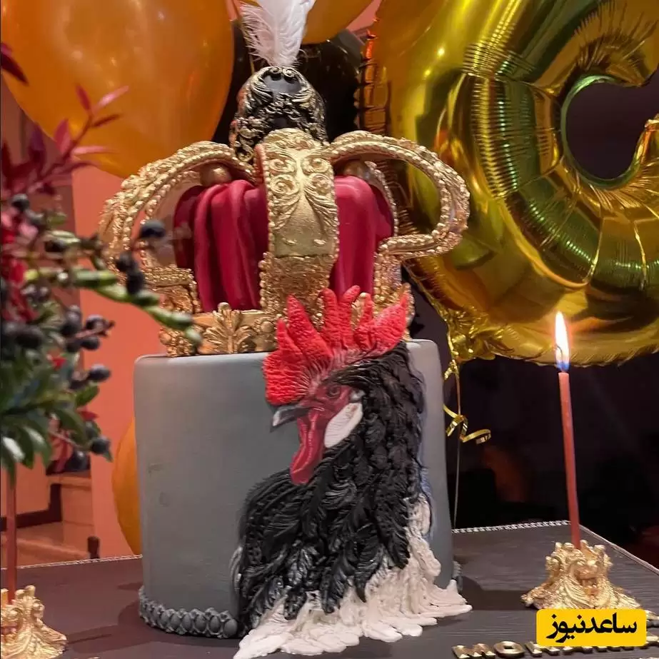 آخرین جشن تولد محمد علیزاده در کنار پدرش با رونمایی از کیک متفاوتش با تصویری از یک خروس+عکس