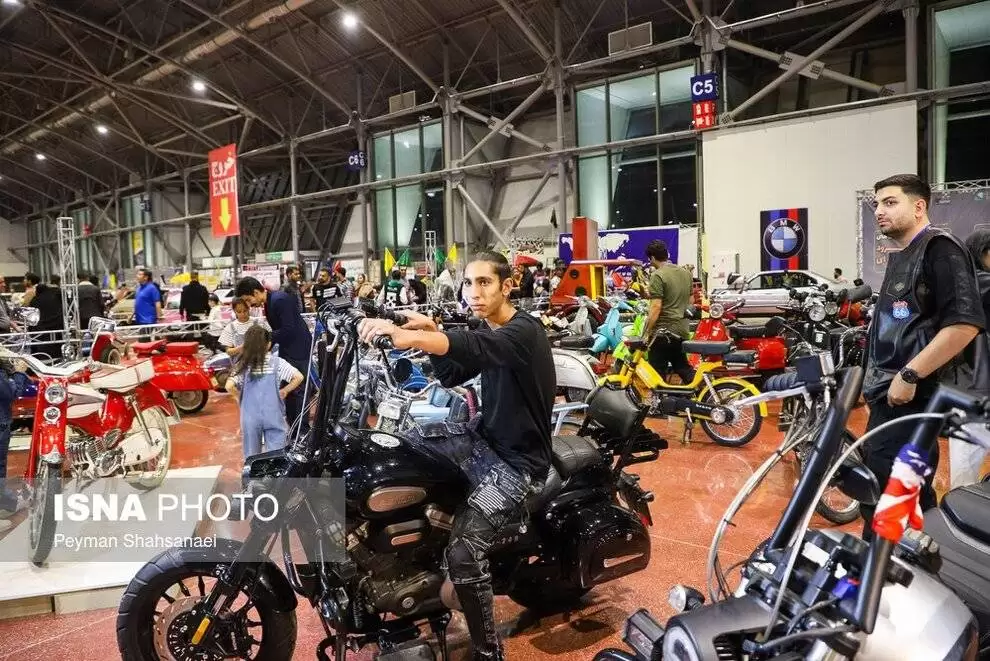 تصاویر - نمایشگاه خودرو و موتورسیکلت  در اصفهان