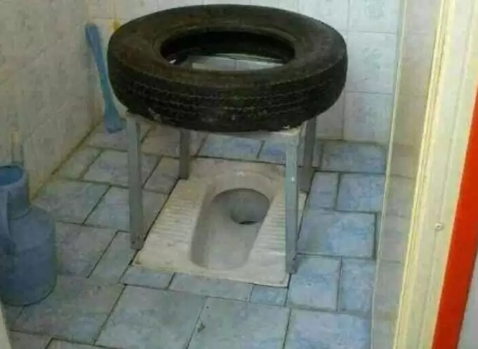 خلاقیت خنده دار یک ایرانی برای تبدیل توالت ایرانی به فرنگی حماسه آفرید -  عکس