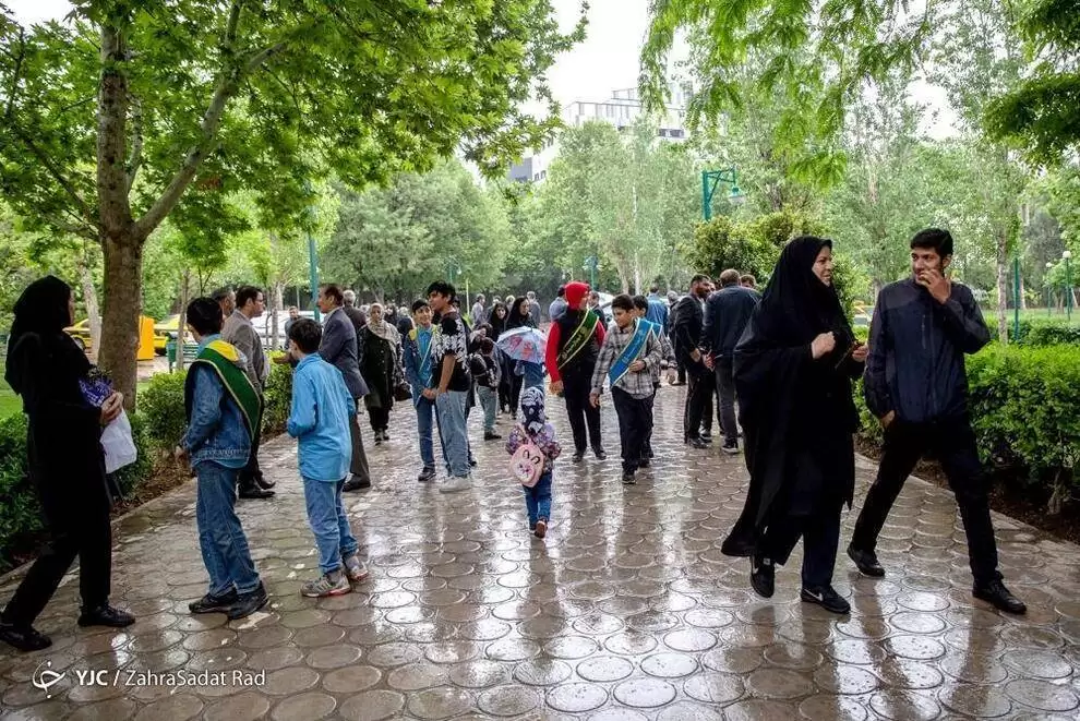 تصاویر - کاروان خودروهای برقی بدون پلاک در تهران