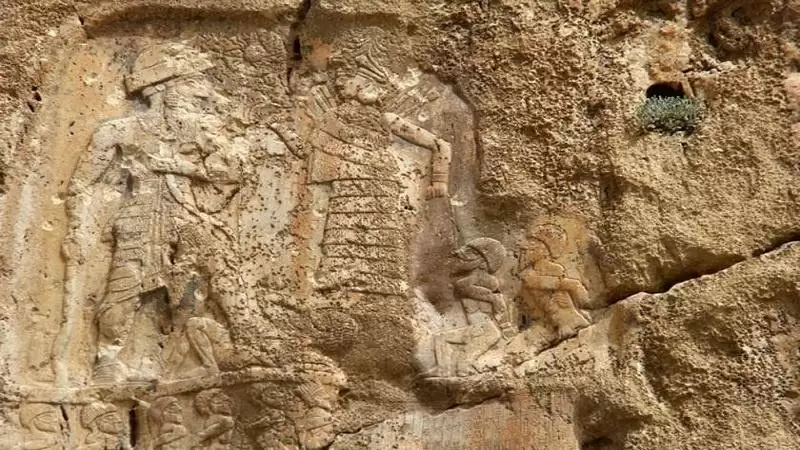 نفرین شاه باستانی ایران؛ افسانه پیروزی بر صخره های سرپل ذهاب