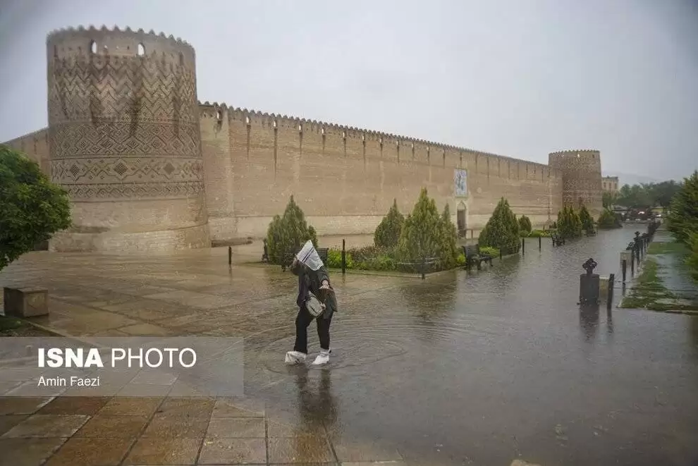 تصاویر - بارش باران و آبگرفتگی معابر در شیراز