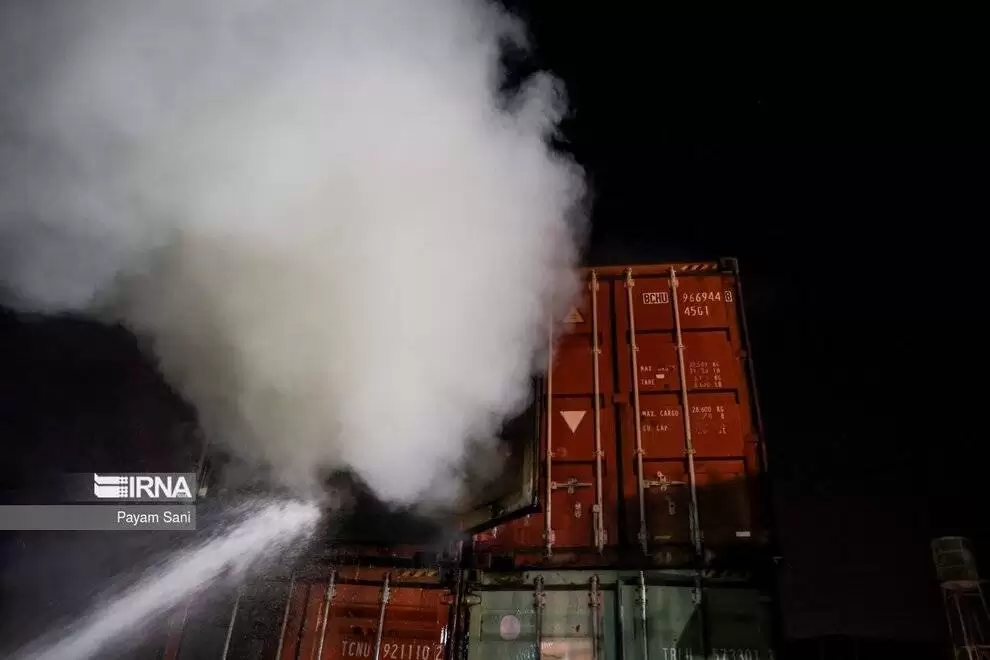 تصاویر - آتش سوزی انبار لاستیک در جنوب تهران