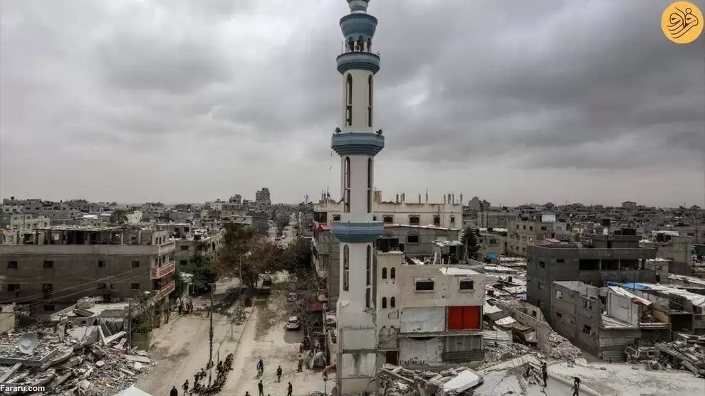 تصاویر - اقامه نماز جمعه در بین ویرانه های مسجد غزه