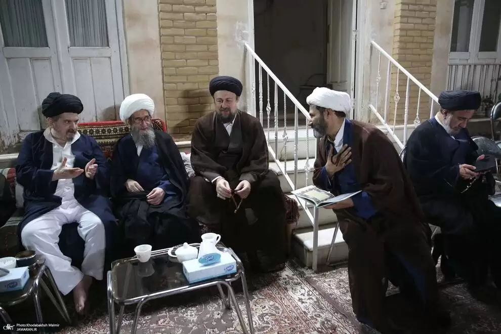 تصاویر - حضور شخصیت های حوزوی در منزل سید حسین خمینی