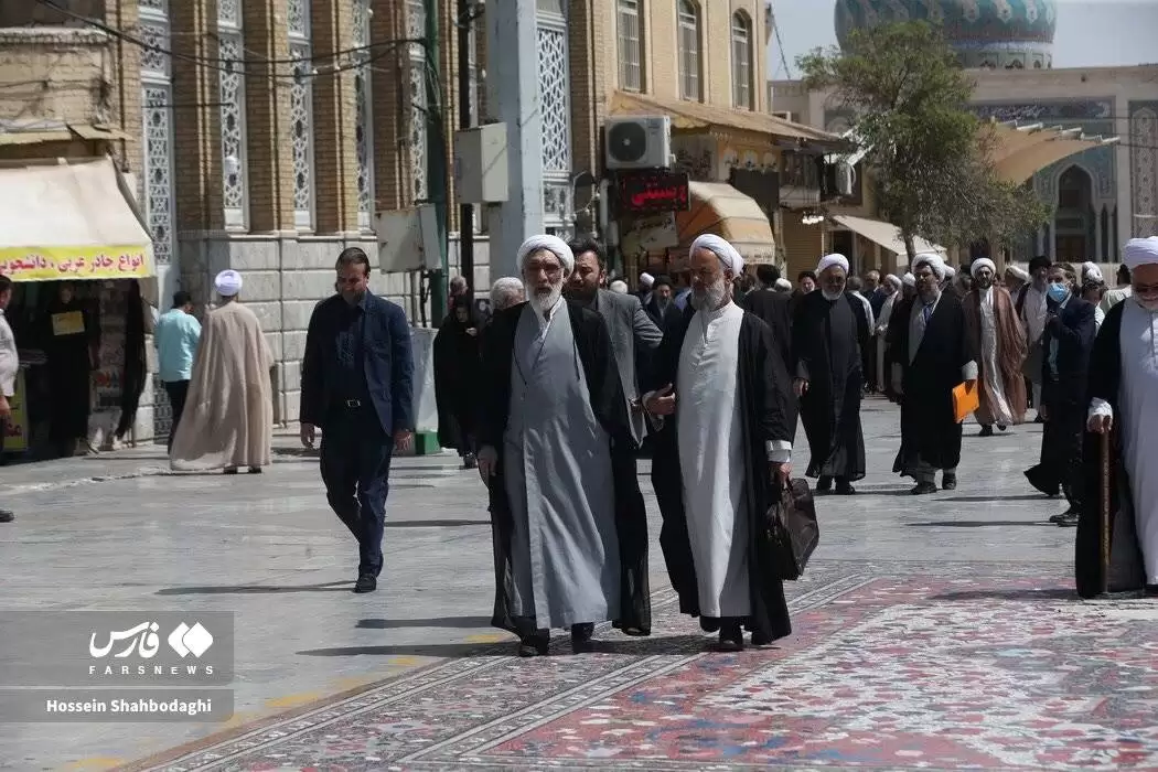 چهره هایی که در مراسم تشییع عروس امام خمینی(ره) در قم حضور داشتند  -  عکس