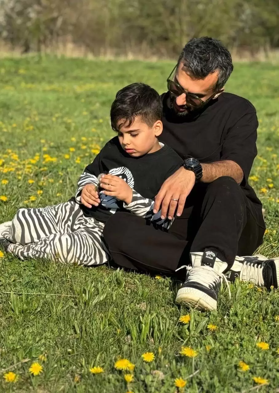 متفاوت ترین تیپ محمدحسین میثاقی همراه با پسرش  -  عکس