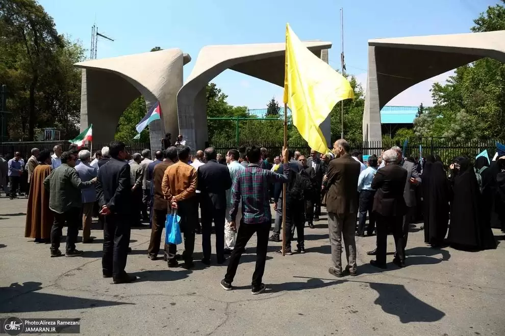 تصاویر - تجمع اساتید و دانشجویان دانشگاه تهران در حمایت از خیزش دانشگاه های آمریکا