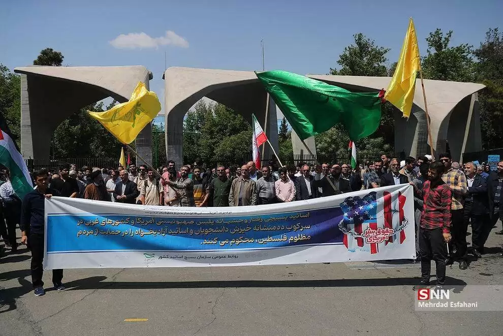 تصاویر - تجمع اساتید و دانشجویان دانشگاه تهران در حمایت از خیزش دانشگاه های آمریکا