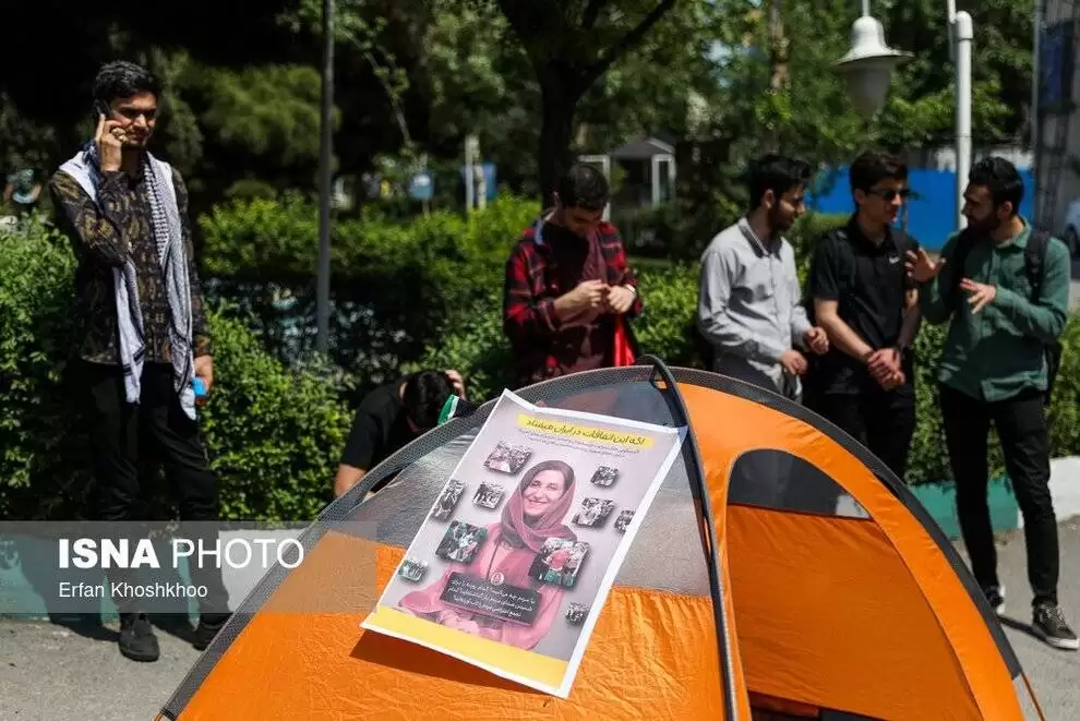تصاویر - دانشجویان تهرانی چادر زده و تحصن کردند