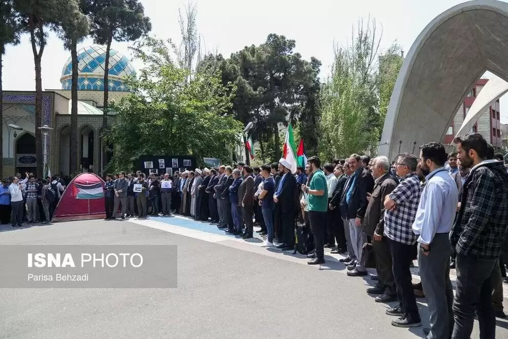 تصاویر - تجمع جمعی از دانشگاهیان تهران در حمایت از دانشجویان حامی فلسطین