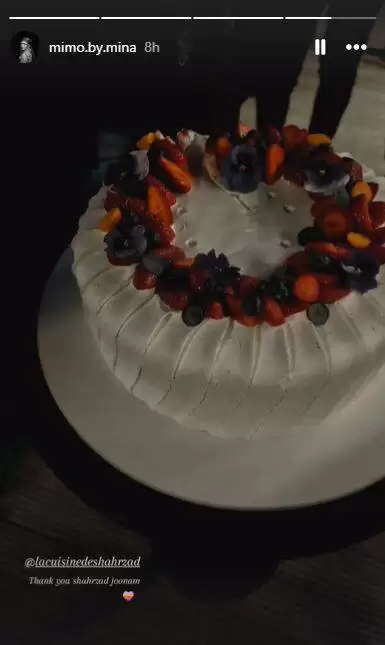 رونمایی از کیک تولد خوشمزه و منحصر بفرد بهرام رادان با دیزاین توت فرنگی و بلوبری -  مبارکا باشه