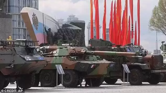 نمایش تسلیحات غنیمتی روس ها در (پارک پیروزی) مسکو  -  ویدئو
