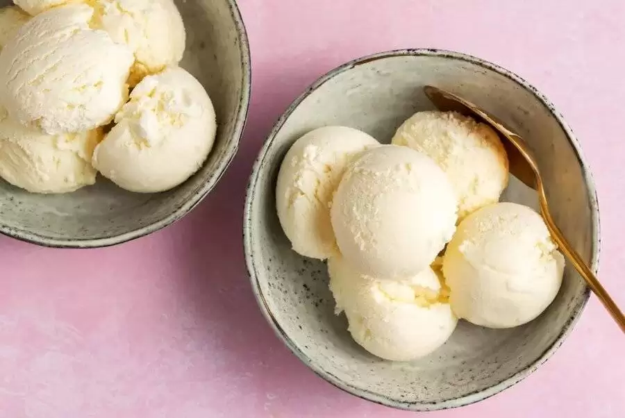 درست کردن بستنی در خانه + ویدئو  -  فوت و فن درست کردن بستنی ساده بدون ثعلب و دستگاه  -  فقط 10 دقیقه وقتتان را می گیرد