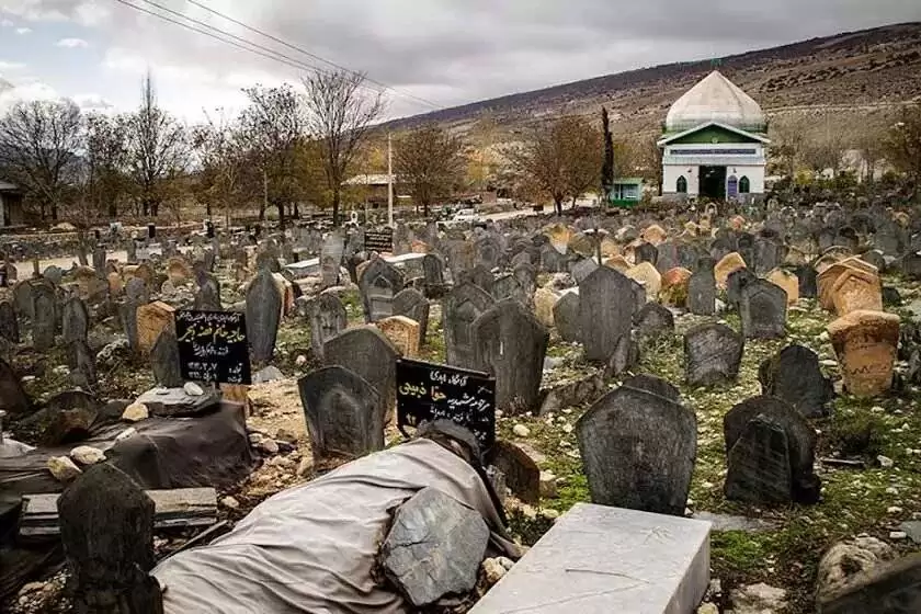 سفرنامه -  نخستین قبرستان مسلمانان در ایران؛ اینجا جسد مردگان پوسیده نمی شود؟- عکس