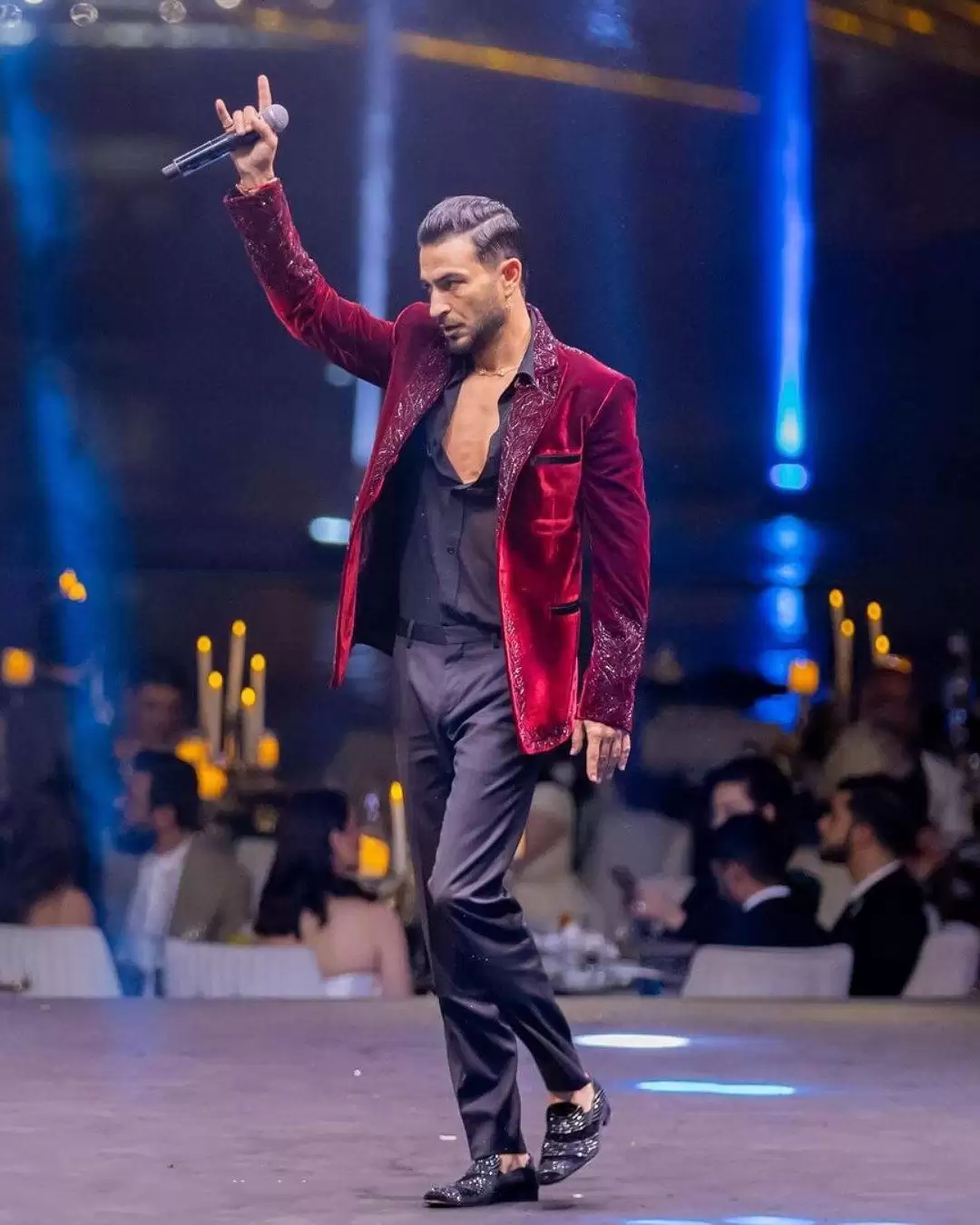 سامی بیگی قشنگ ترین و خوش مد ترین مرد جهان شد  -   خواننده ایرانی جایزه (امی گالا) در دبی را گرفت + تصاویر