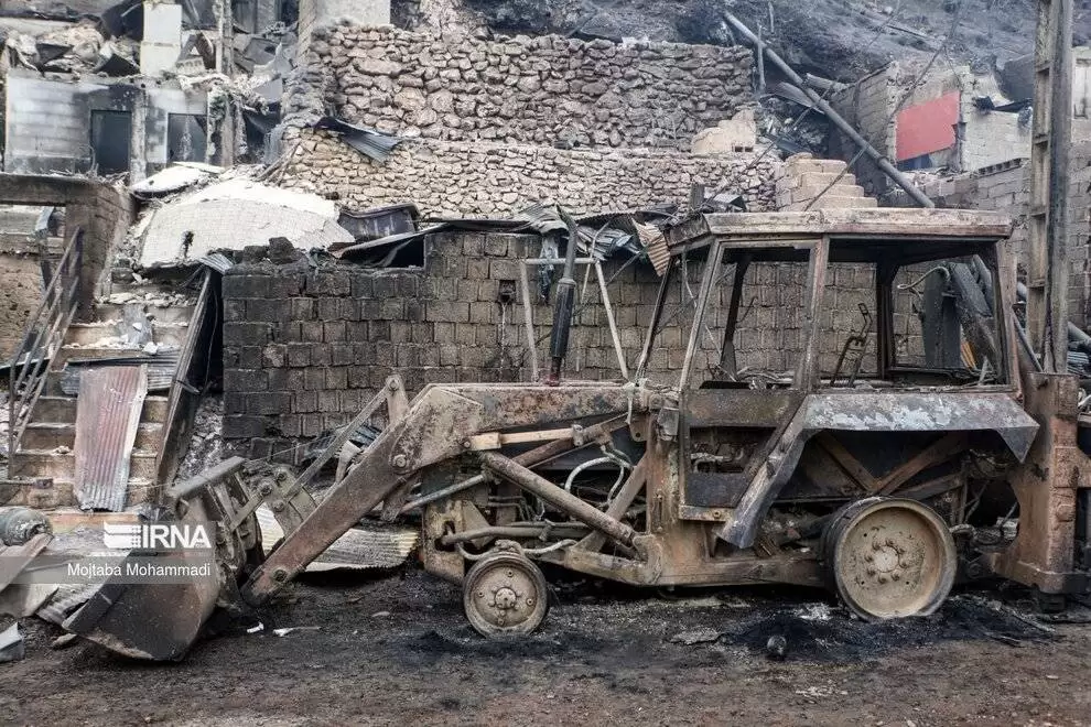 تصاویر - ویرانی گسترده آتش سوزی در روستای گردشگری امام زاده ابراهیم