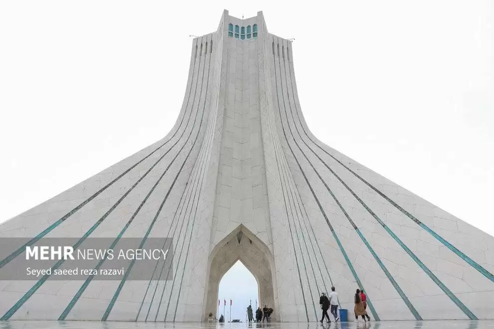 تصاویر - گشتی در زیر برج آزادی تهران