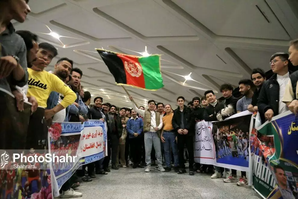 تصاویر - بازگشت تیم ملی فوتسال افغانستان به مشهد پس از تاریخ سازی