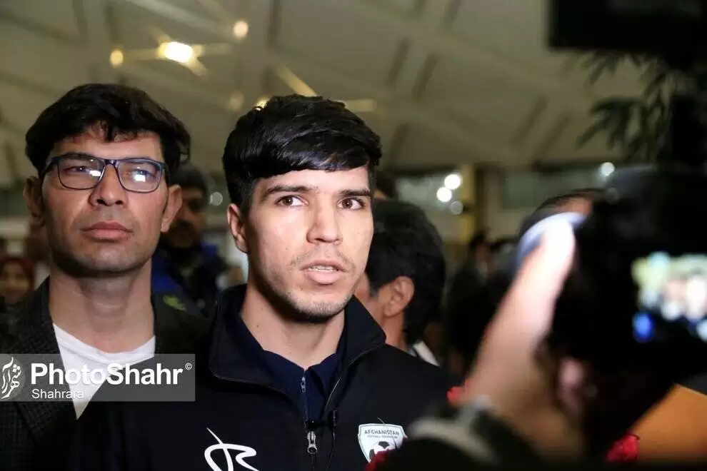 استقبال دیدنی افغانستانی ها از تیم ملی کشورشان در فرودگاه مشهد پس از تاریخ سازی  -  تصاویر
