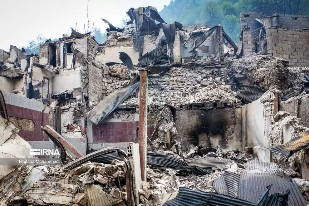 تصاویر - ویرانی گسترده آتش سوزی در روستای گردشگری امام زاده ابراهیم