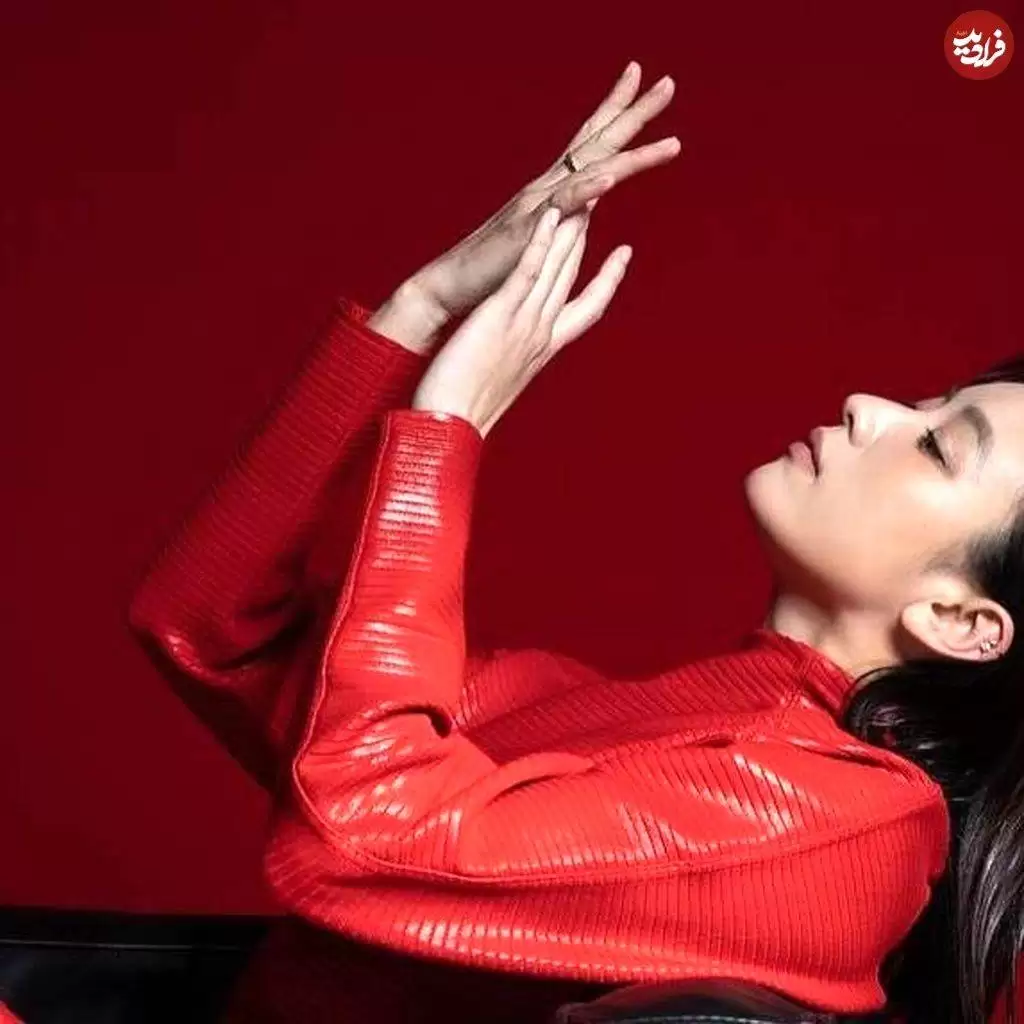  رونمایی دونگ یی از تیپ و استایل تبلیغاتی اش برای یک برند معروف 