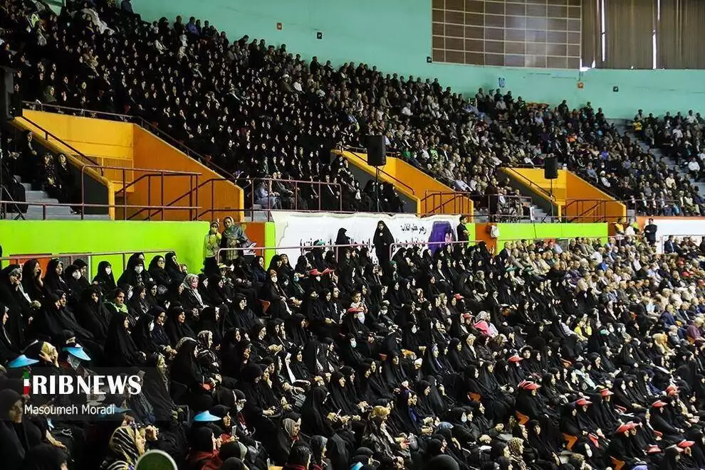 تصاویر - گردهمایی زائران حج تمتع در استادیوم 12 هزار نفری آزادی