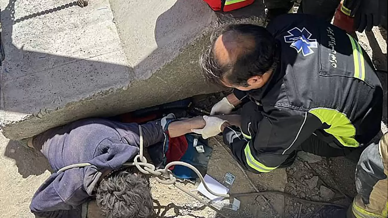 عملیات سخت برای نجات مرد گرفتار زیر نیوجرسی + تصاویری دلخراش