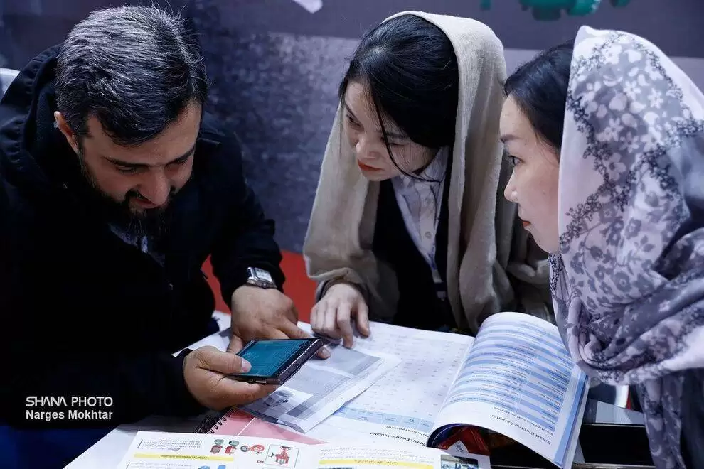 تصاویر - حجاب و پوشش زنان خارجی در نمایشگاه بین المللی نفت تهران