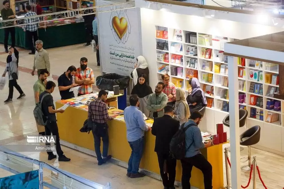 تصاویر - حاشیه هایی از سی و پنجمین نمایشگاه کتاب تهران