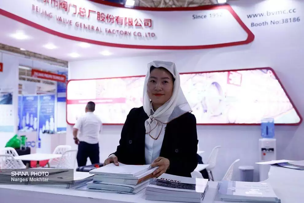 تصاویر - حجاب و پوشش زنان خارجی در نمایشگاه بین المللی نفت تهران