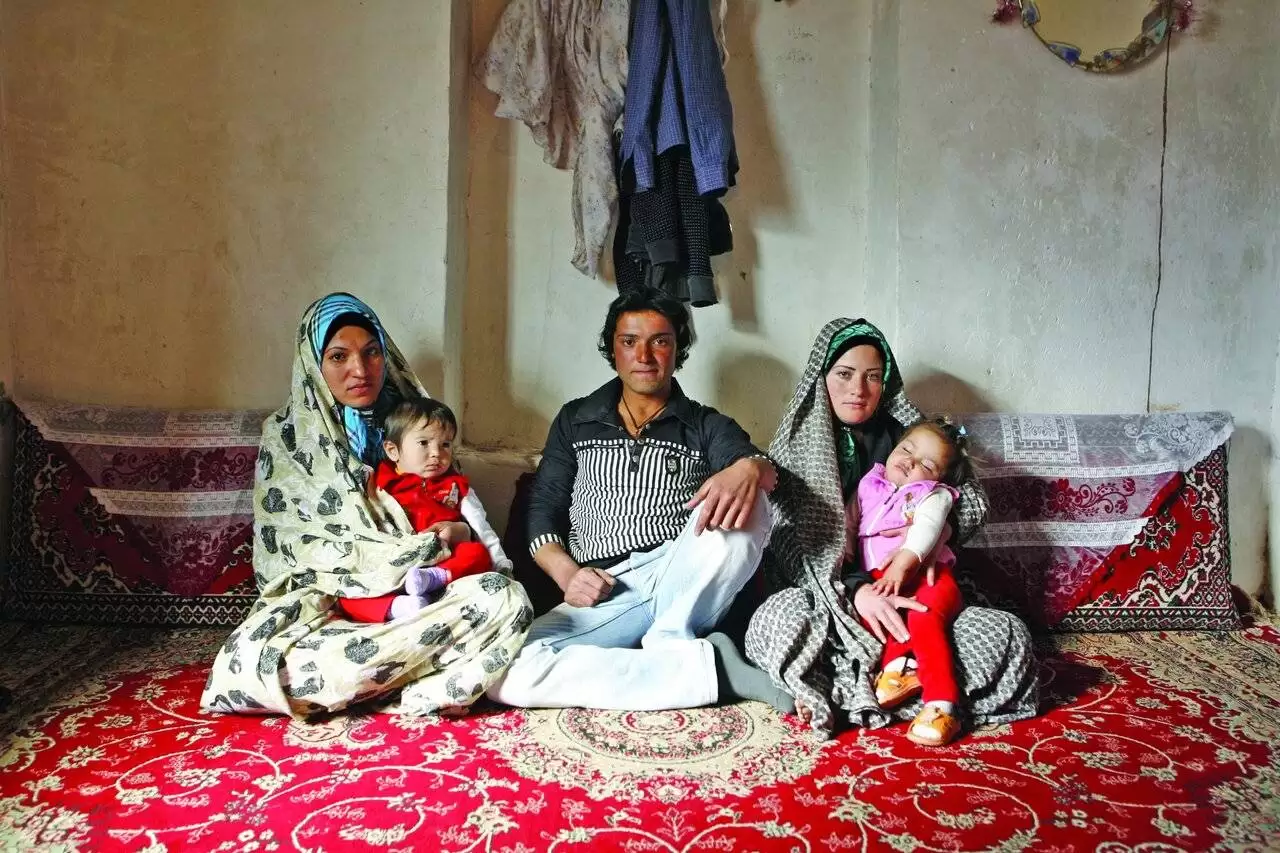 ازدواج همزمان  2 دختر ایرانی با پسر 16 ساله در کاشمر !  -  2 عروس زیر یک سقف !