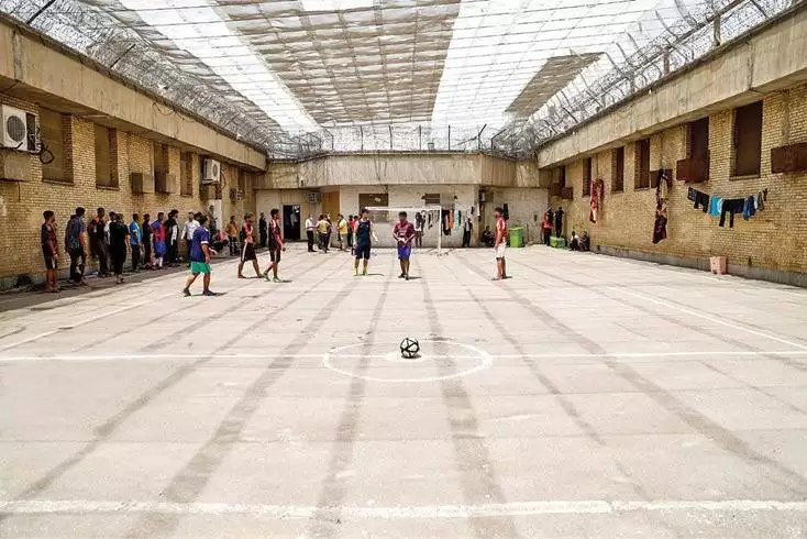  اینجا زندان بندرعباس است و زندانیان مشغول کار  + گفتگو با زندانیان