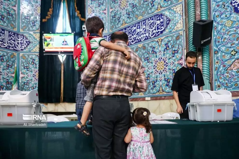 تصاویر - مرحله دوم انتخابات مجلس شورای اسلامی