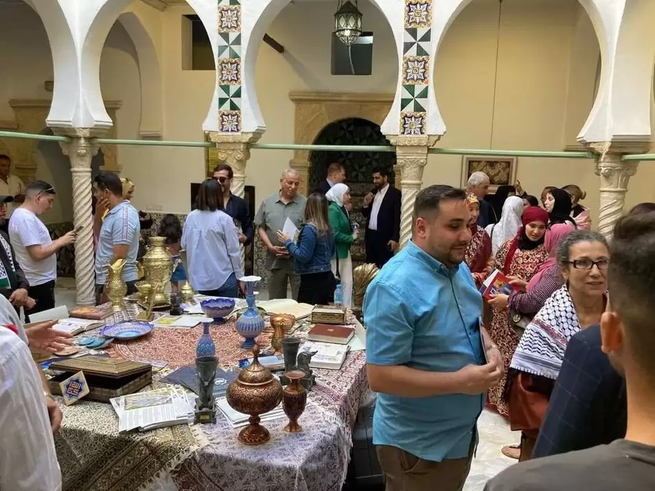 تصاویر - برپایی نمایشگاه آثار هنری ایران در الجزائر