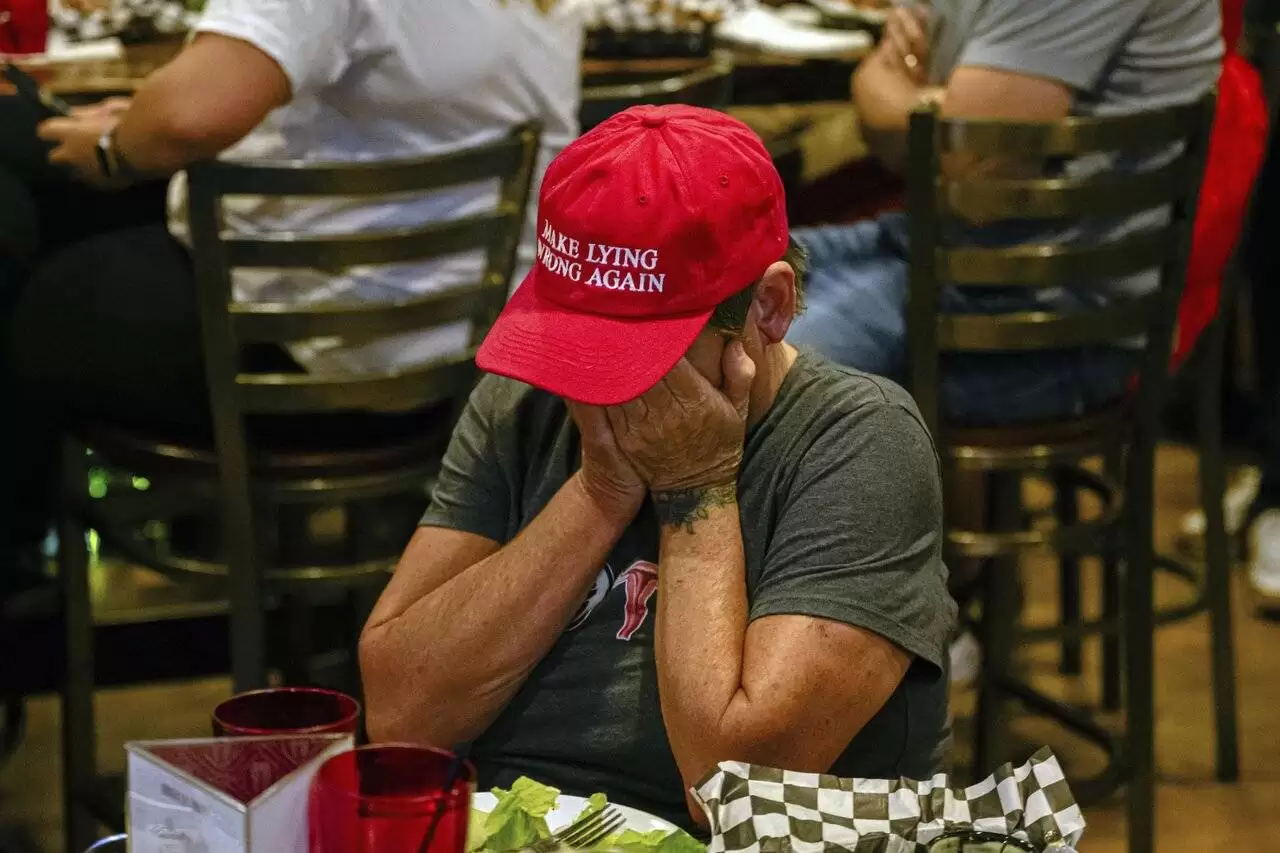 تصاویر جالبی از واکنش های جالب مردم امریکا به مناظره بایدن و ترامپ