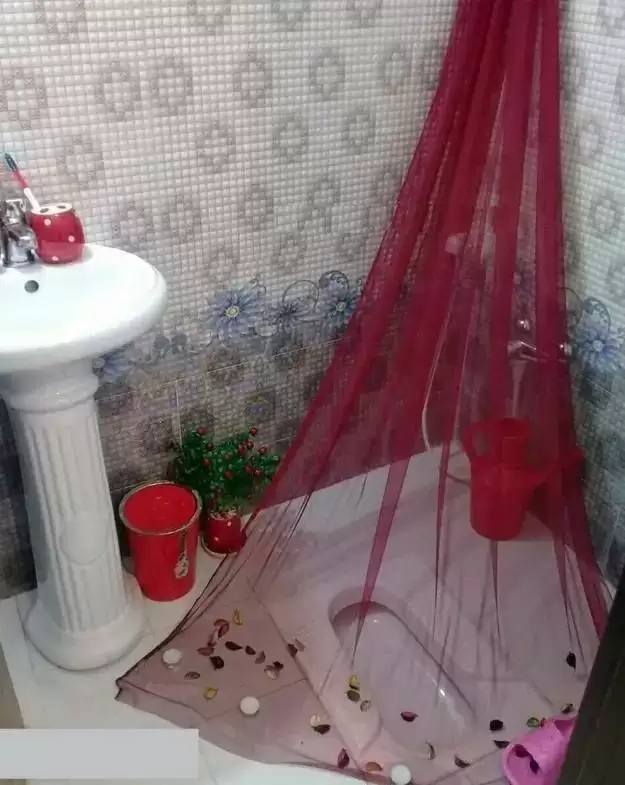تزئین توالت خانه تازه عروس شبیه تختخواب حماسه ساز شد+عکس
