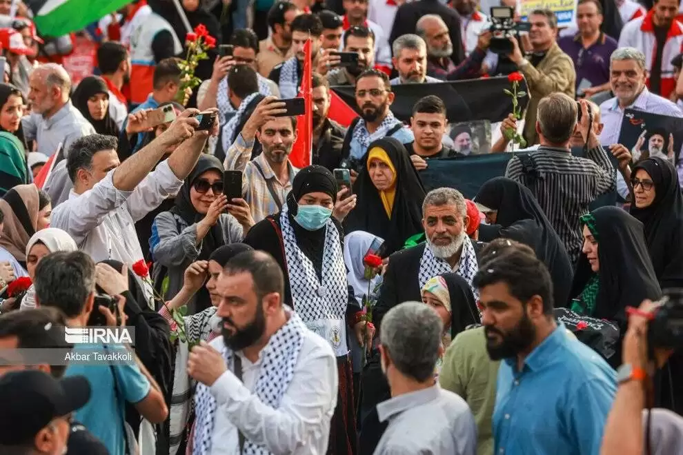 تصاویر - استقبال از خانواده شهدای غزه در تهران
