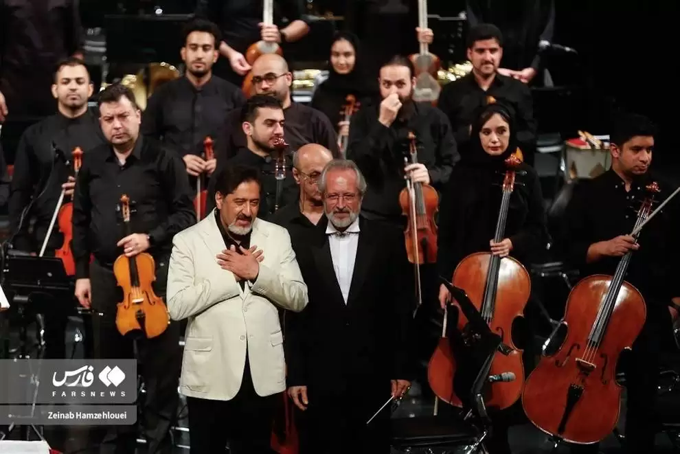 تصاویر -  ارکستر ملی ایران با خوانندگی حسام الدین سراج