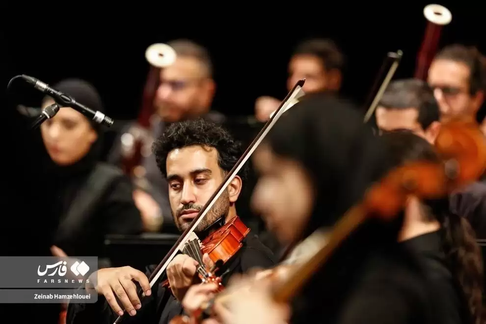 تصاویر -  ارکستر ملی ایران با خوانندگی حسام الدین سراج