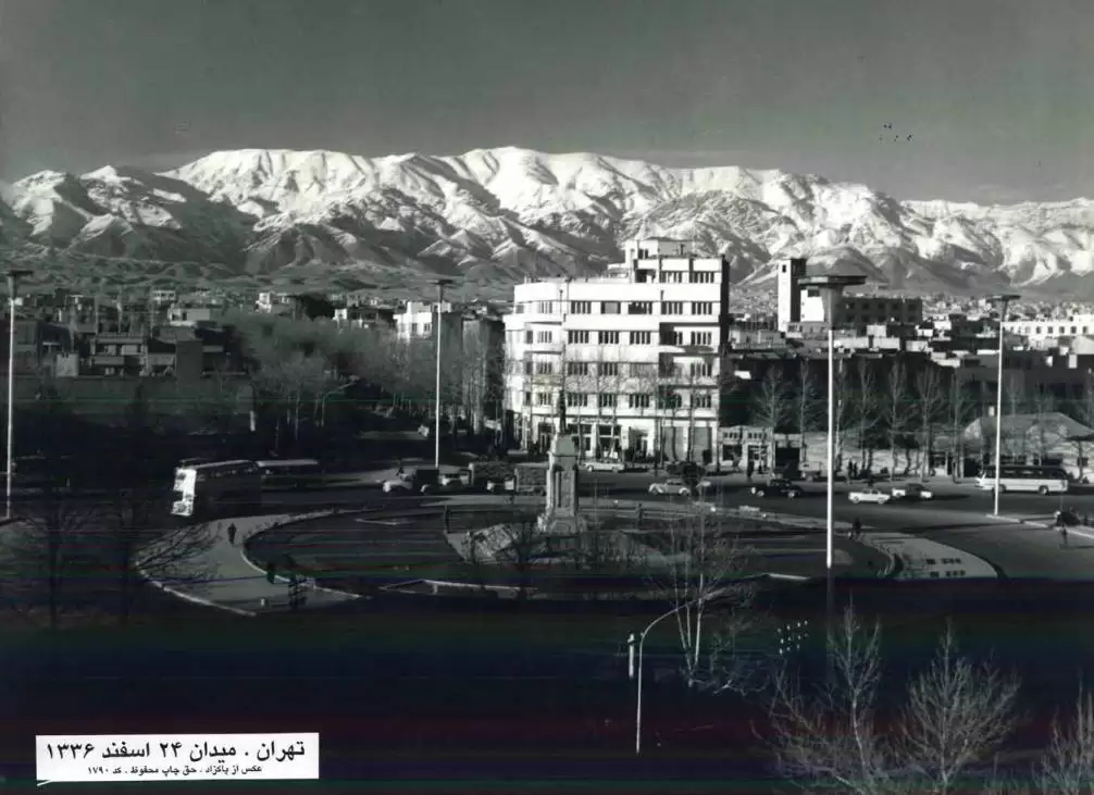تهران قدیم  -  عکسی از میدان معروف تهران که 67 سال قبل این شکلی بود- عکس