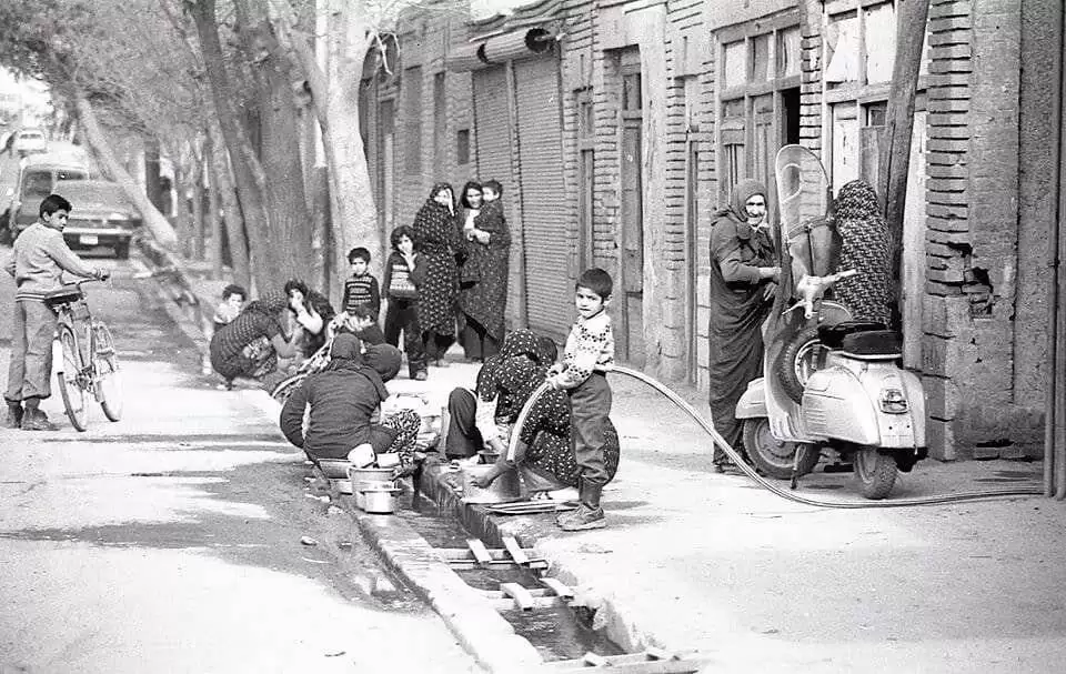 تهران قدیم -  تصاویر جالب و کمتر دیده شده از پلیس زن تا کیوسک تلفن در تهران- عکس